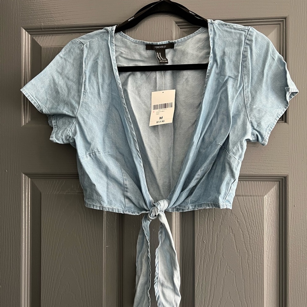 Forever 21 blue tie front crop top Size M